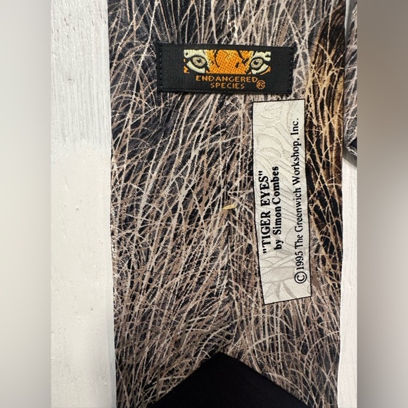 Endangered Species “Tiger Eyes” Tie by Simon Combes 1995 Wildlife Art Silk - Picture 2 of 5